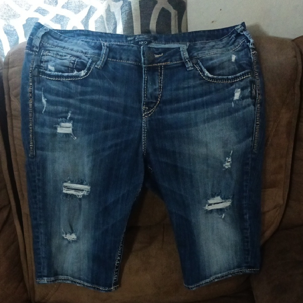 Aiko Dark Blue Distressed Capri Jeans